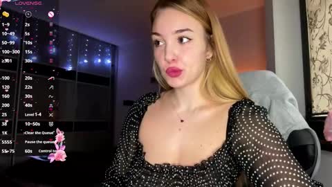 evacarter1 online show from 11.11.25