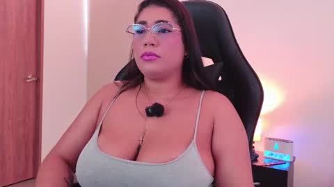 Snapshot of evacarters chatting on 07.18.26 Jenny Carters online show from 07.18.26