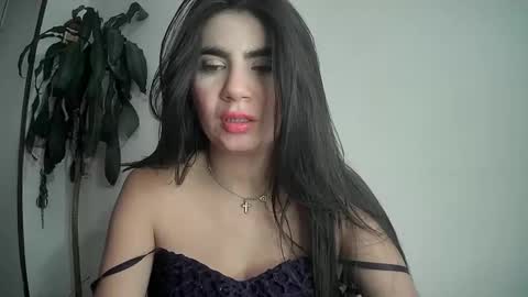 Snapshot of evacollins12 chatting on 02.06.25 evacollins12 online show from 02.06.25