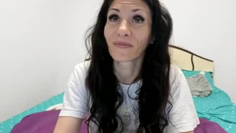 Snapshot of evacrisxxx chatting on 07.01.26 hornycrissyyourlove online show from 07.01.26