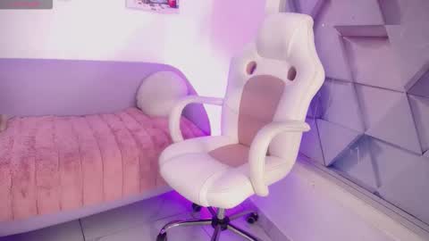 EVA GODDESS  online show from 12.05.25