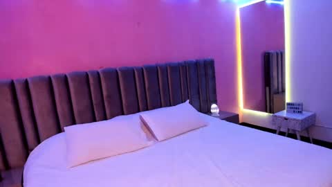 Snapshot of evagomez chatting on 01.15.25 Eva Gomez online show from 01.15.25