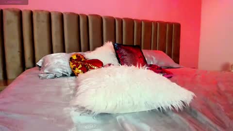 Snapshot of evagomez chatting on 09.20.25 Eva Gomez online show from 09.20.25