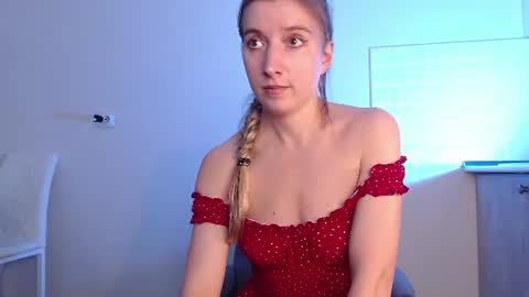 Snapshot of evahailey_ chatting on 06.25.26 Eva online show from 06.25.26