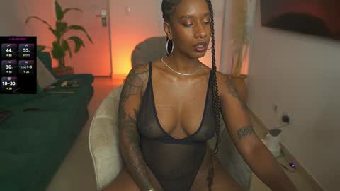 Snapshot of evajacksss_ chatting on 12.10.24 evajacksss_ online show from 12.10.24