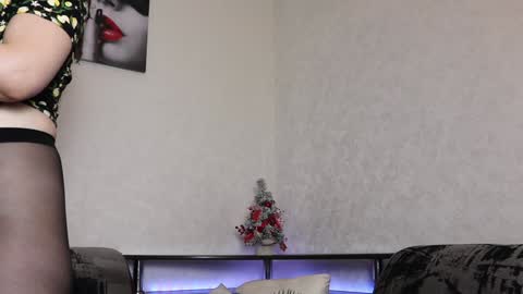 Snapshot of evalewis chatting on 01.03.25 Eva online show from 01.03.25