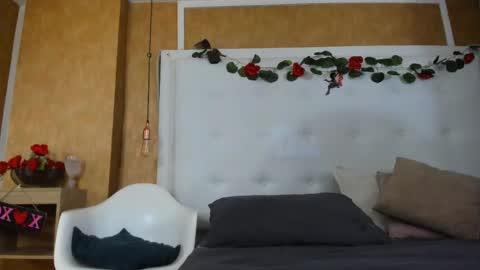 evamilf24 online show from 04.20.26