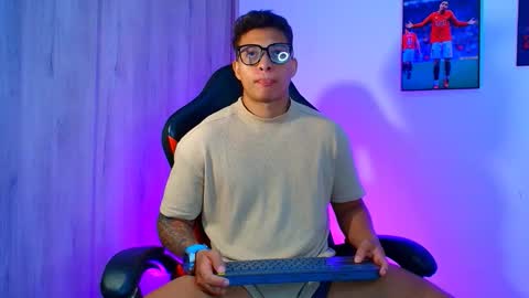 Snapshot of evan_greey chatting on 10.10.25 EVAN GREY online show from 10.10.25