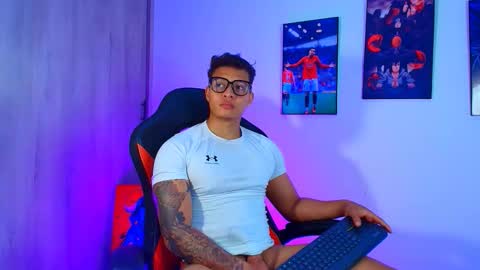 Snapshot of evan_greey chatting on 10.15.25 EVAN GREY online show from 10.15.25