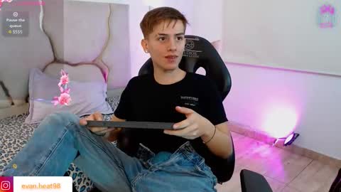 evan_tay online show from 03.08.26