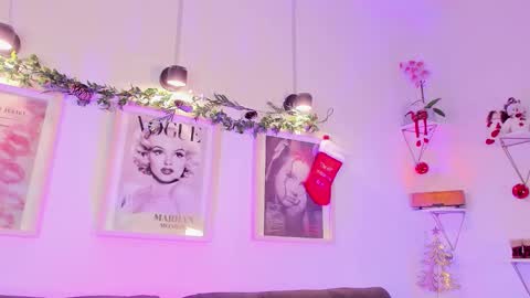 Evan voss  help me get 200 likesindependent model online show from 12.15.25