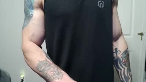 Snapshot of evancage chatting on 02.11.25 evan cage online show from 02.11.25