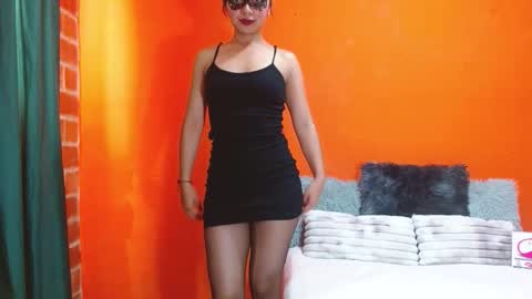 evangelinne_01 online show from 11.04.25