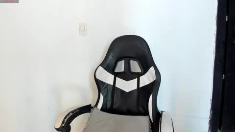 evanllelyne online show from 10.10.25