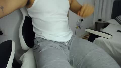 Snapshot of evans_king chatting on 12.30.24 Evan online show from 12.30.24