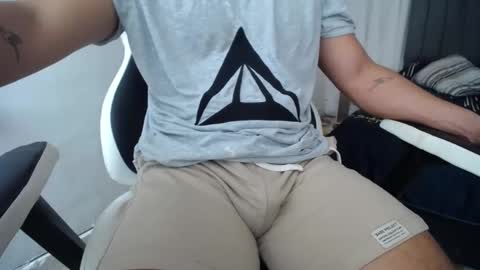 Snapshot of evans_king chatting on 01.06.25 Evan online show from 01.06.25