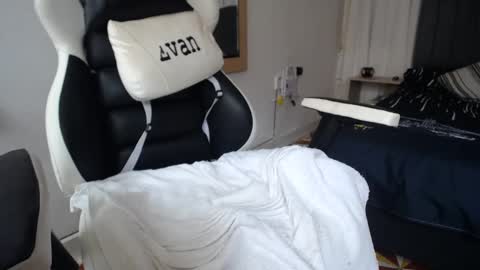 Snapshot of evans_king chatting on 02.28.25 Evan online show from 02.28.25