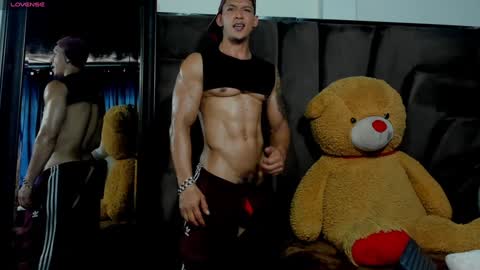 Snapshot of evansstorm01 chatting on 12.19.24 online show from 12.19.24