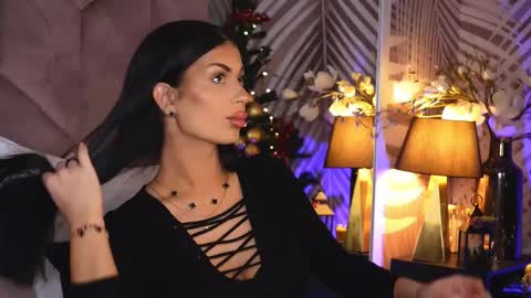 EvaRhea online show from 12.18.25