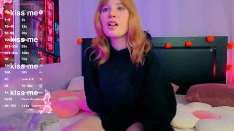 Snapshot of evastevs chatting on 11.12.25 Eva online show from 11.12.25