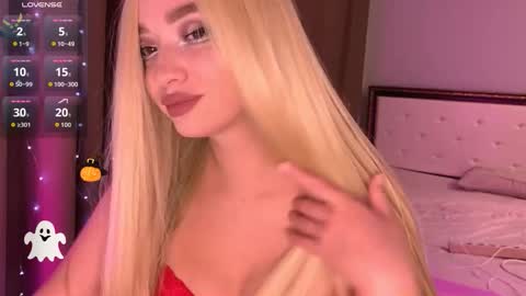 Snapshot of evasweet420 chatting on 10.19.25 Eva online show from 10.19.25