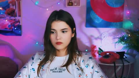 Snapshot of evathopson chatting on 12.21.24 Eva  next stream -  - 1600 UTC2000  online show from 12.21.24