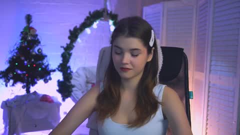 Snapshot of evathopson chatting on 12.25.24 Eva  next stream -  - 1600 UTC2000  online show from 12.25.24