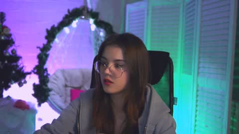 Snapshot of evathopson chatting on 12.25.24 Eva  next stream -  - 1600 UTC2000  online show from 12.25.24