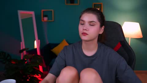 Snapshot of evathopson chatting on 01.24.25 Eva  next stream -  - 1600 UTC2000  online show from 01.24.25