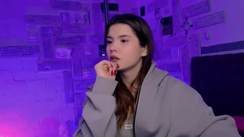 Snapshot of evathopson chatting on 02.06.25 Eva  next stream -  - 1600 UTC2000  online show from 02.06.25