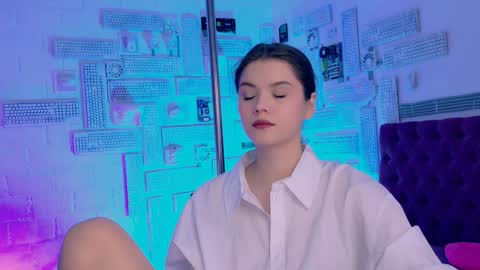 Snapshot of evathopson chatting on 02.07.25 Eva  next stream -  - 1600 UTC2000  online show from 02.07.25