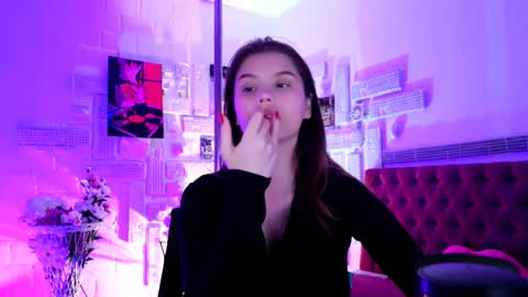 Snapshot of evathopson chatting on 02.13.25 Eva  next stream -  - 1600 UTC2000  online show from 02.13.25