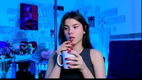 Snapshot of evathopson chatting on 03.06.25 Eva  next stream -  - 1600 UTC2000  online show from 03.06.25