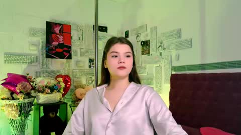 Snapshot of evathopson chatting on 03.08.25 Eva  next stream -  - 1600 UTC2000  online show from 03.08.25