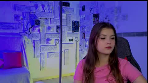 Snapshot of evathopson chatting on 10.02.25 Eva  next stream -  - 1600 UTC2000  online show from 10.02.25