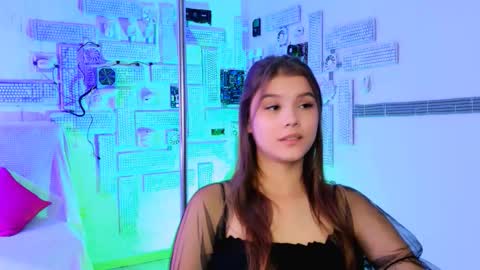 Snapshot of evathopson chatting on 10.12.25 Eva  next stream -  - 1600 UTC2000  online show from 10.12.25