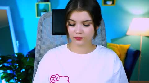 Snapshot of evathopson chatting on 10.14.25 Eva  next stream -  - 1600 UTC2000  online show from 10.14.25