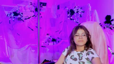 Snapshot of evathopson chatting on 10.30.25 Eva  next stream -  - 1600 UTC2000  online show from 10.30.25