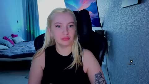 Snapshot of evavibe chatting on 05.20.26 evavibe online show from 05.20.26