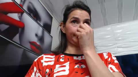 Snapshot of evawilliams_ chatting on 02.14.25 Eva online show from 02.14.25