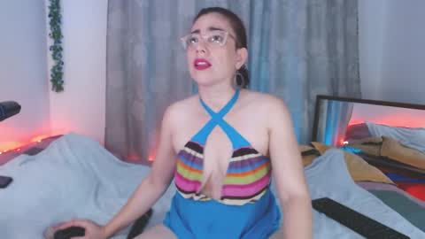 Eve Blue  friends. IG eve blue77 TW EveBlue 1 OF eveblue7 online show from 12.27.24