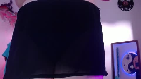 Eve Blue  friends. IG eve blue77 TW EveBlue 1 OF eveblue7 online show from 09.14.25