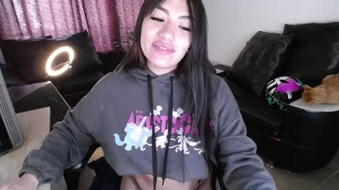 Kissed by an angel  IG evee  lyn20 online show from 01.14.25