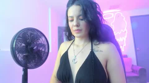 Snapshot of evelin__thompsson chatting on 02.24.26 evelin__thompsson online show from 02.24.26