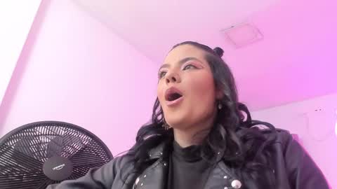 evelin__thompsson online show from 04.07.26