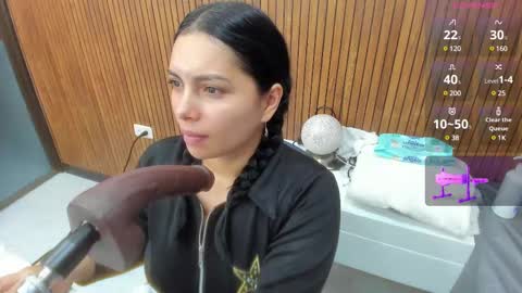 Snapshot of evelin_belen chatting on 02.26.25 EVELIN online show from 02.26.25