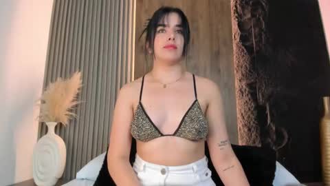 E V E L I N online show from 02.15.26