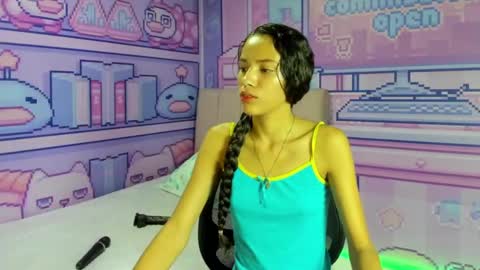 Snapshot of evelin_shy chatting on 01.17.25 Evelin online show from 01.17.25