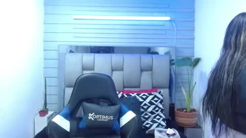 Snapshot of evelin_zaens chatting on 06.17.26 evelin zaens online show from 06.17.26