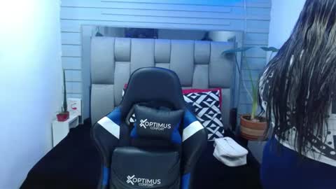 Snapshot of evelin_zaens chatting on 06.18.26 evelin zaens online show from 06.18.26